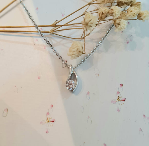Graceful Scintilli Pendant