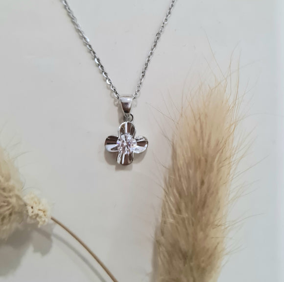 Dainty Floral Scintilli Necklace