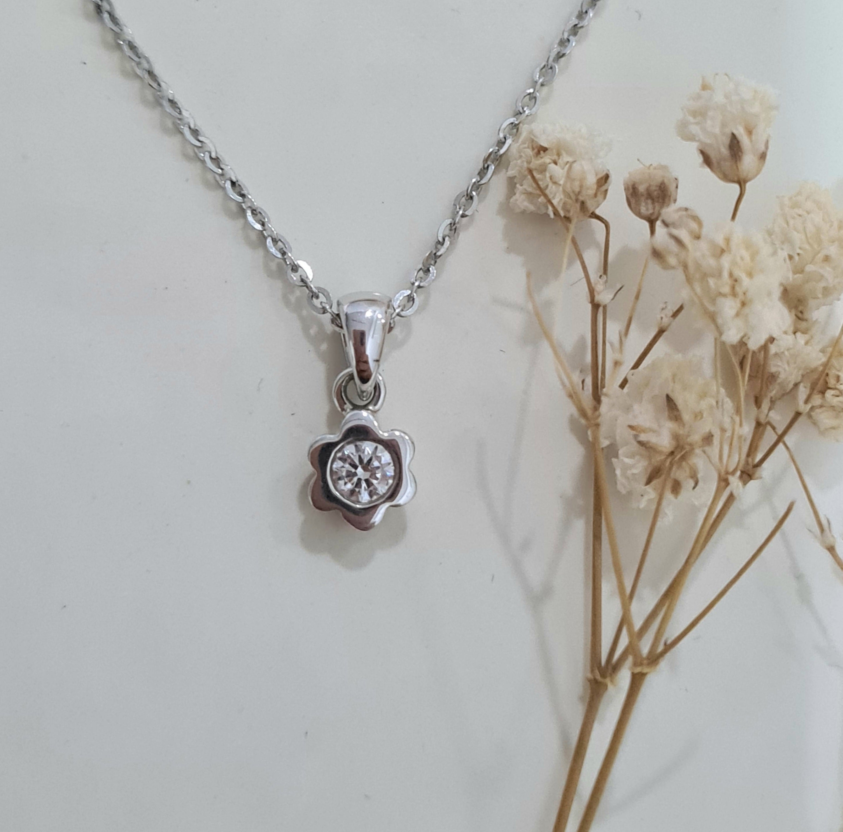 Bezel Floral Pendant