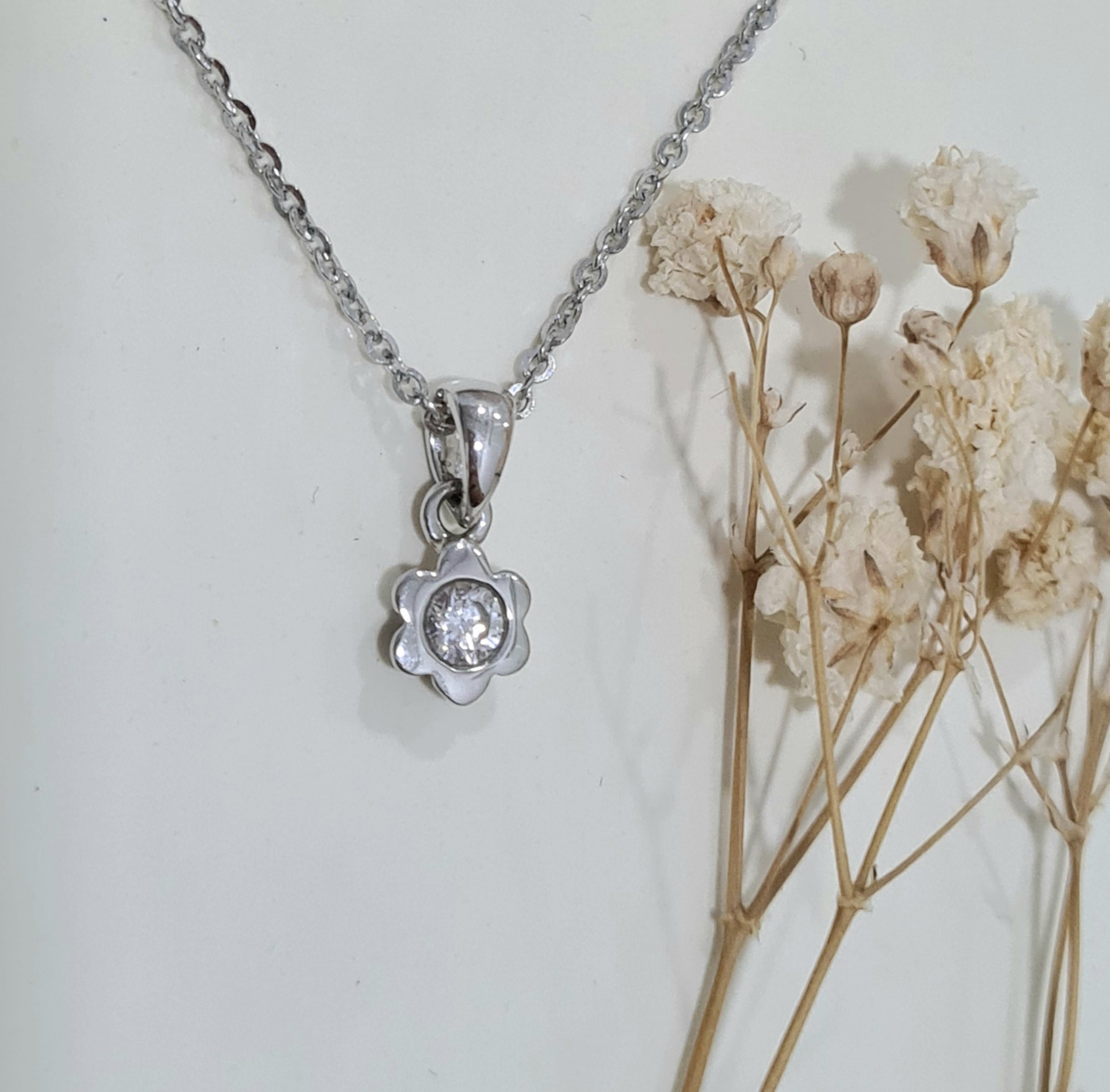 Bezel Floral Pendant