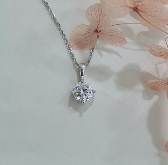 Classic Four Prongs Solitaire Scintilli Pendant