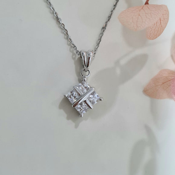 X Scintilli Pendant