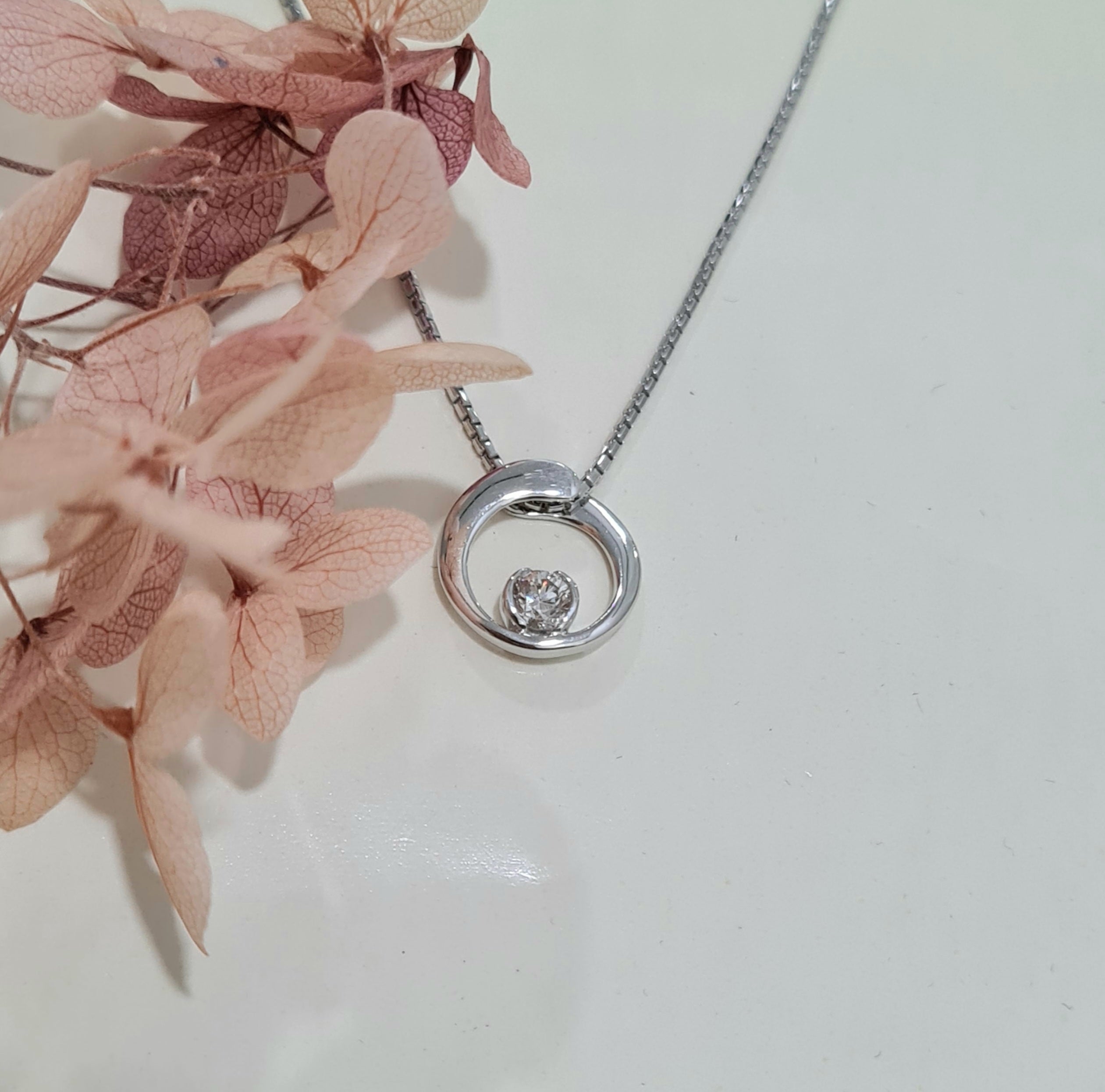 Halo Solitaire Diamond Pendant