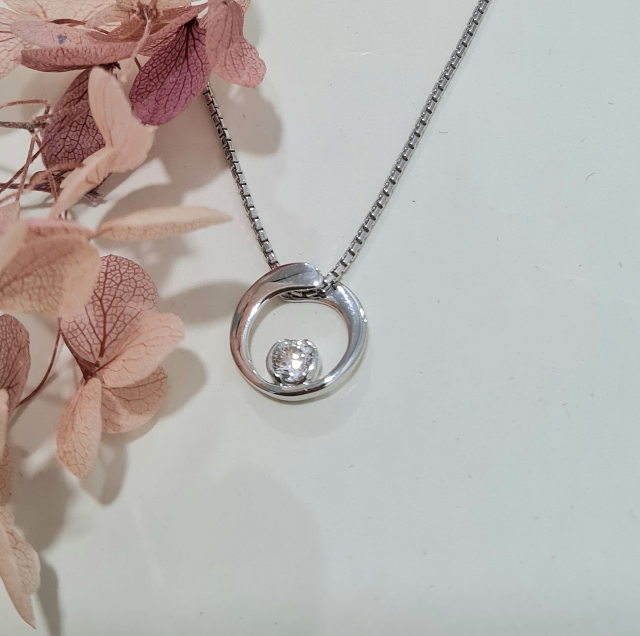 Halo Solitaire Diamond Pendant