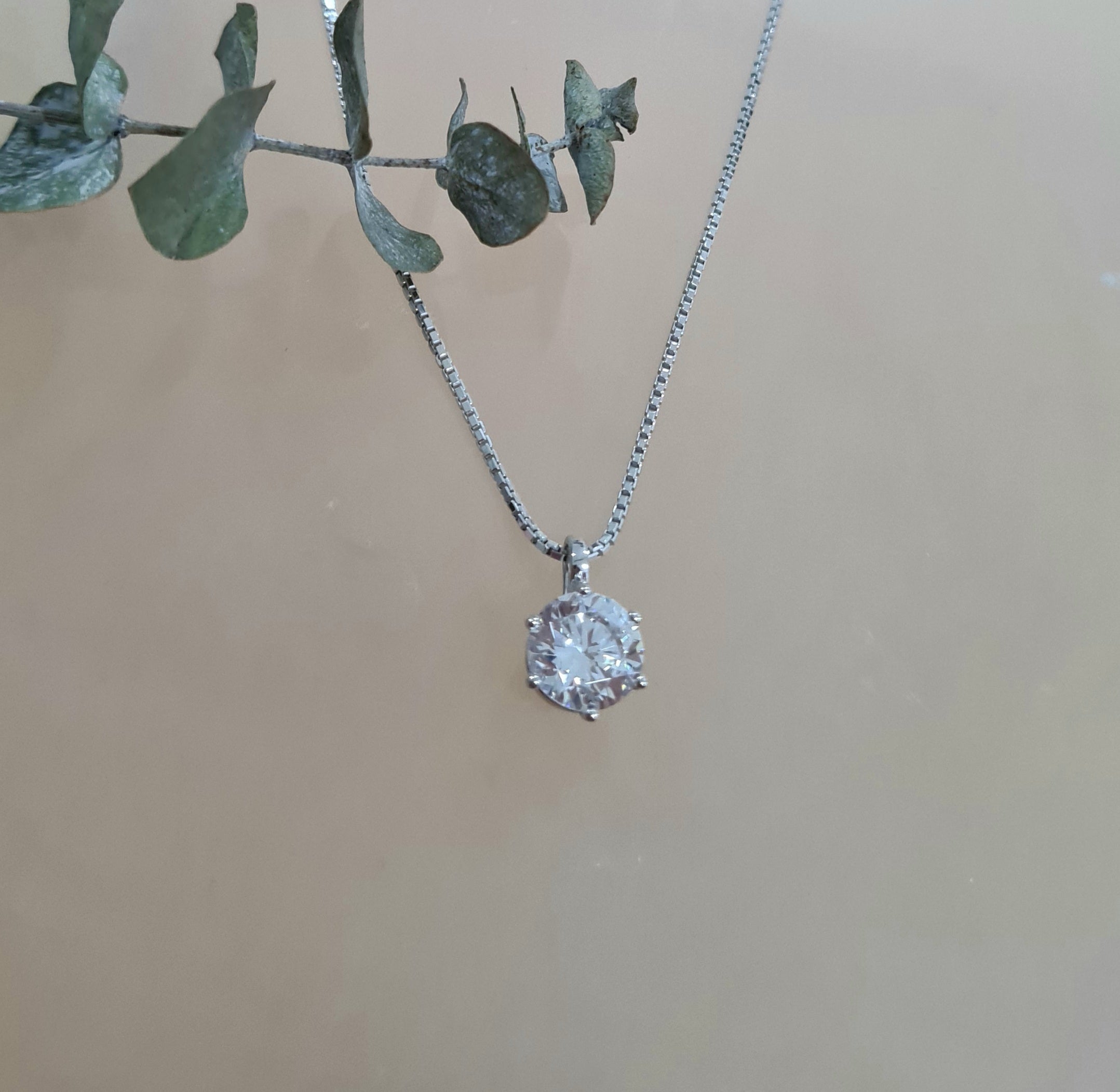 1.50 carats Solitaire Pendant