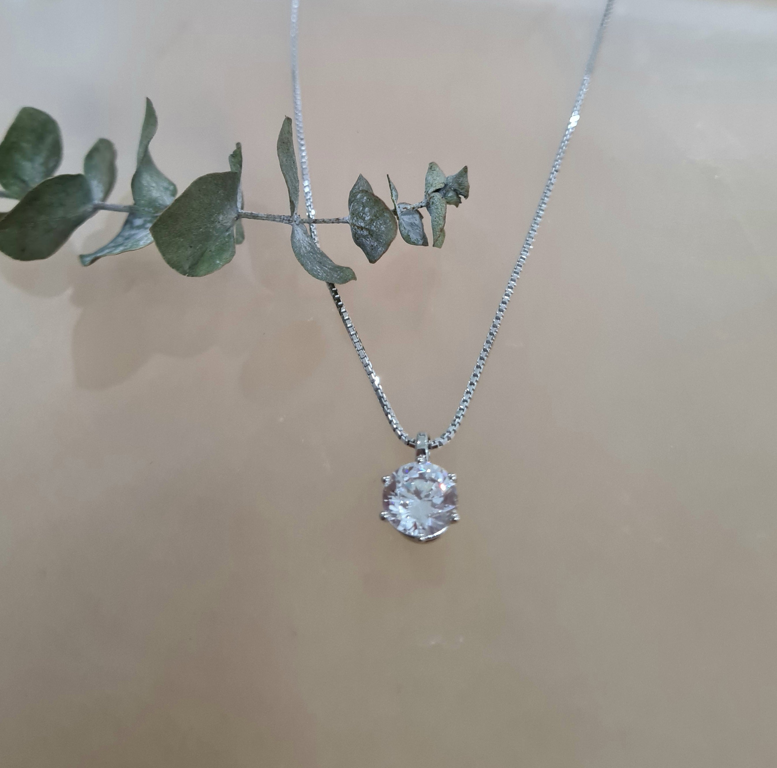 1.50 carats Solitaire Pendant