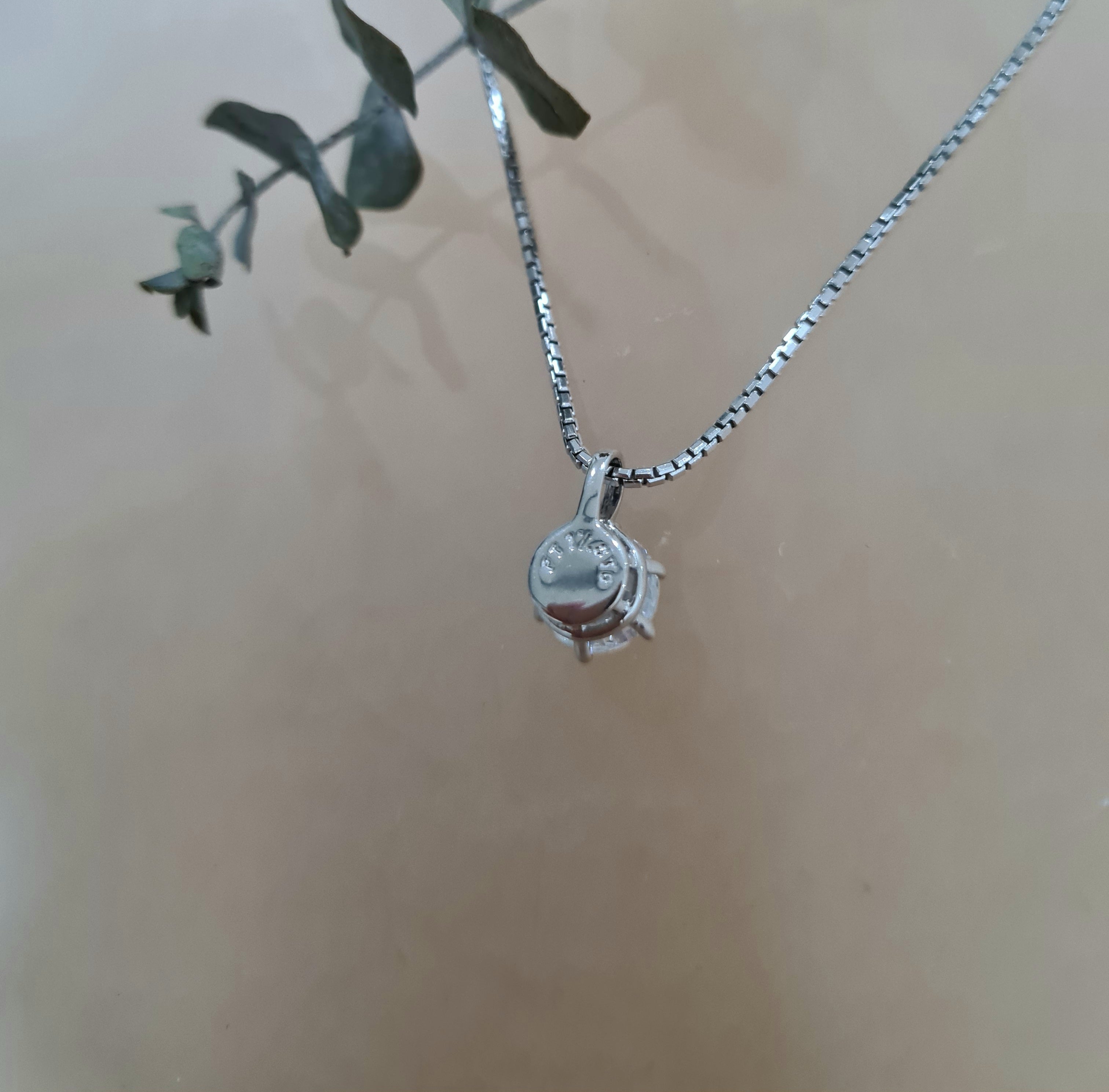 1.50 carats Solitaire Pendant