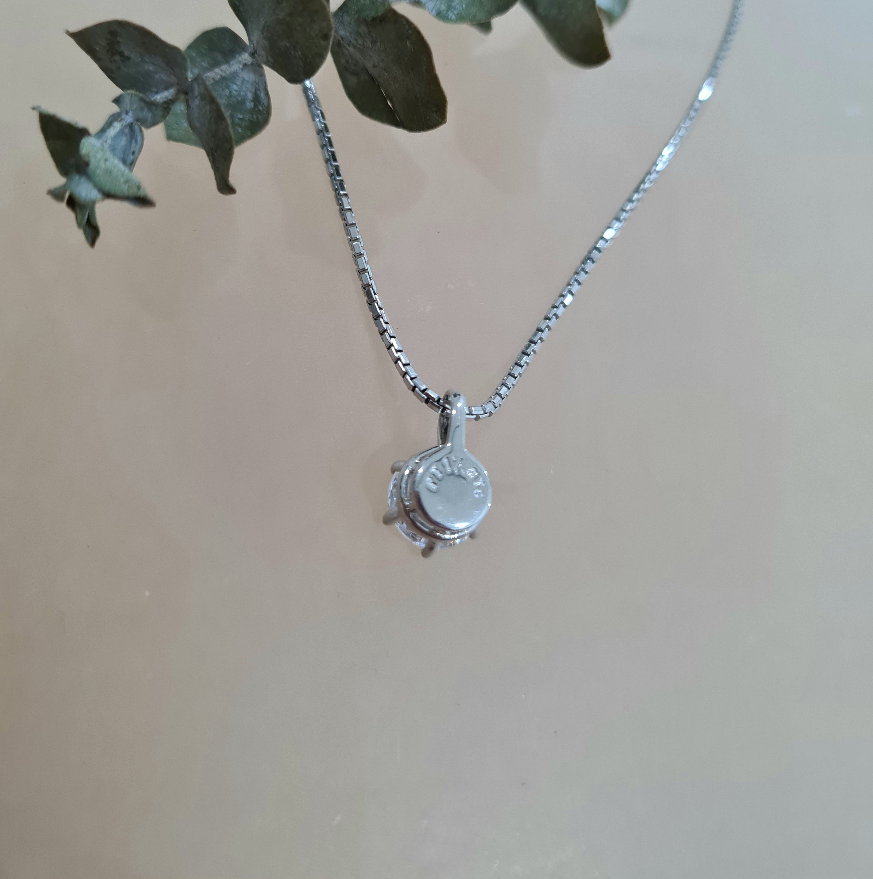 1.50 carats Solitaire Pendant