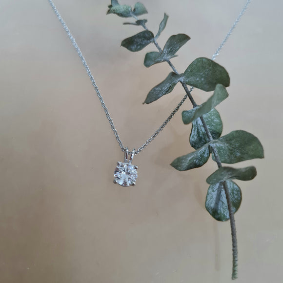 Dainty Classic Solitaire Scintilli Pendant