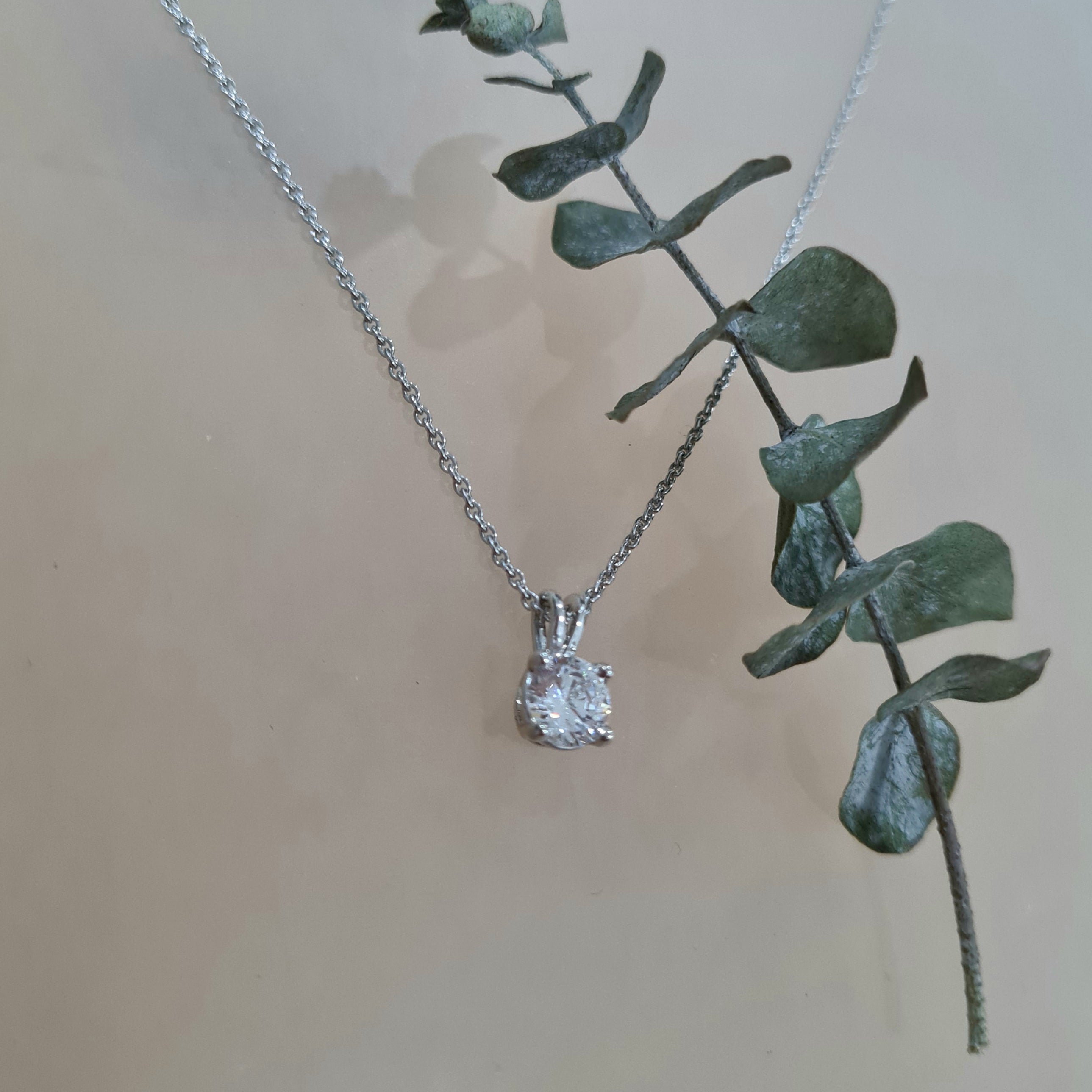 Dainty Classic Solitaire Scintilli Pendant