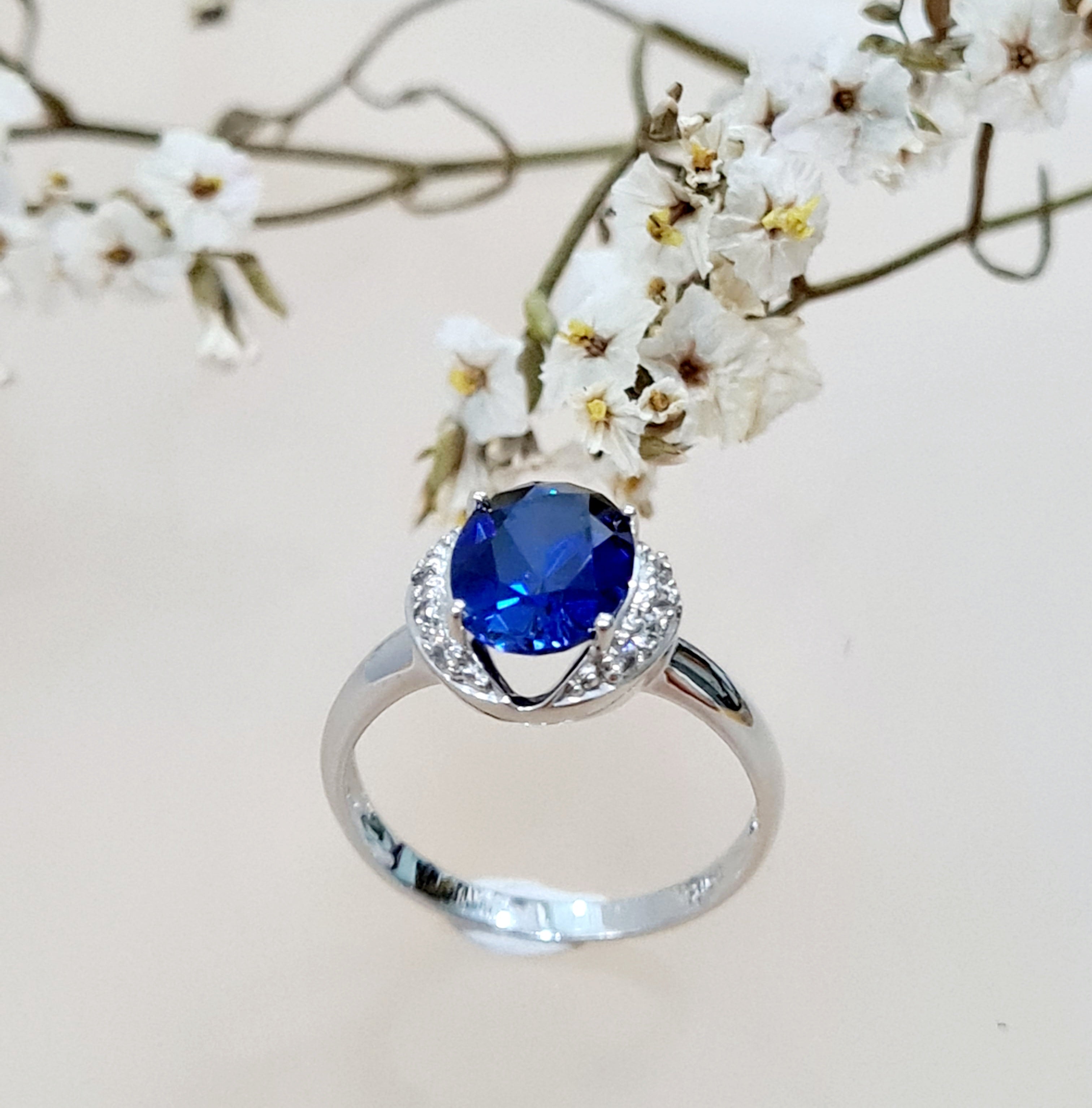 Whitegold Sapphire Ring