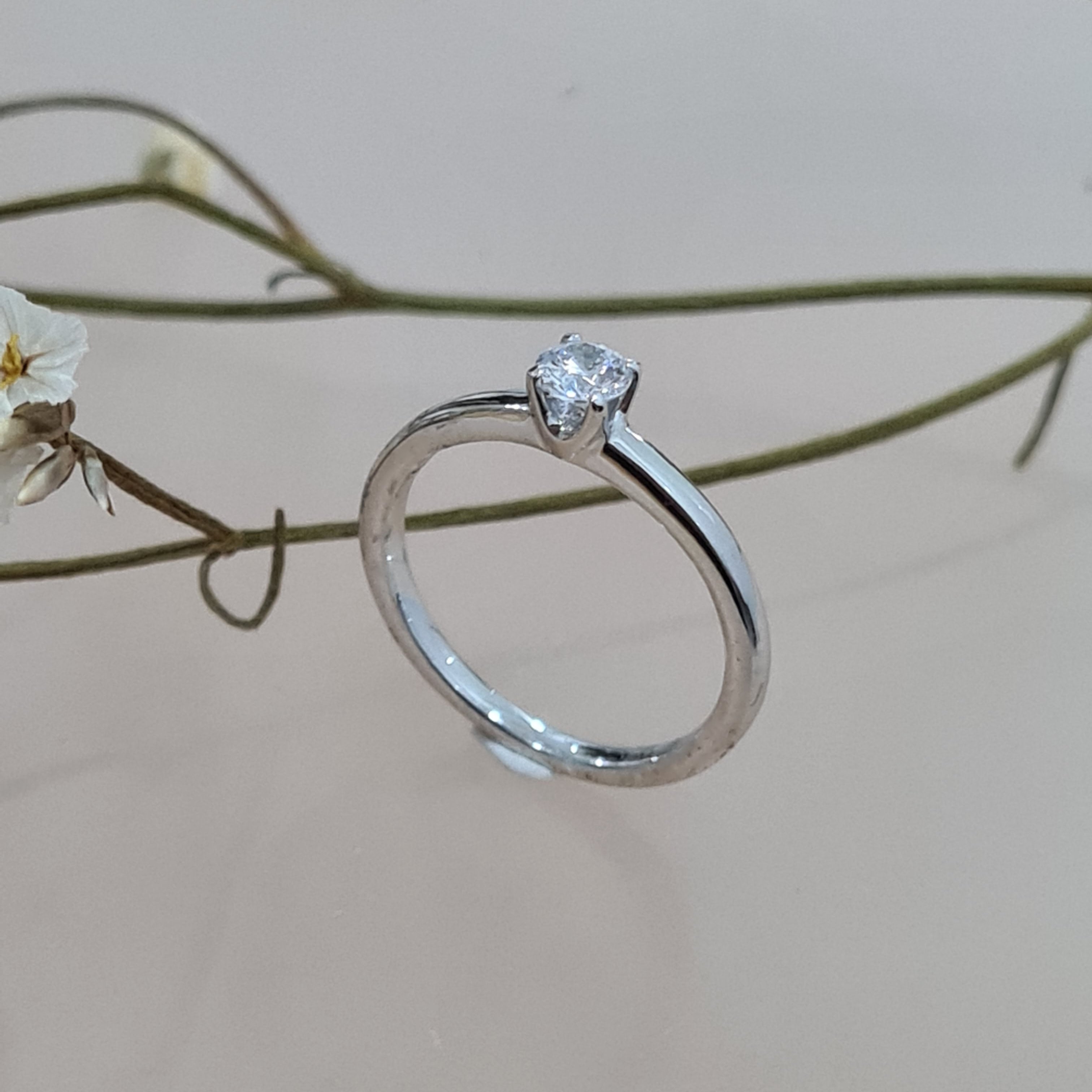 0.40 carats Diamond Simulants Engagement Ring
