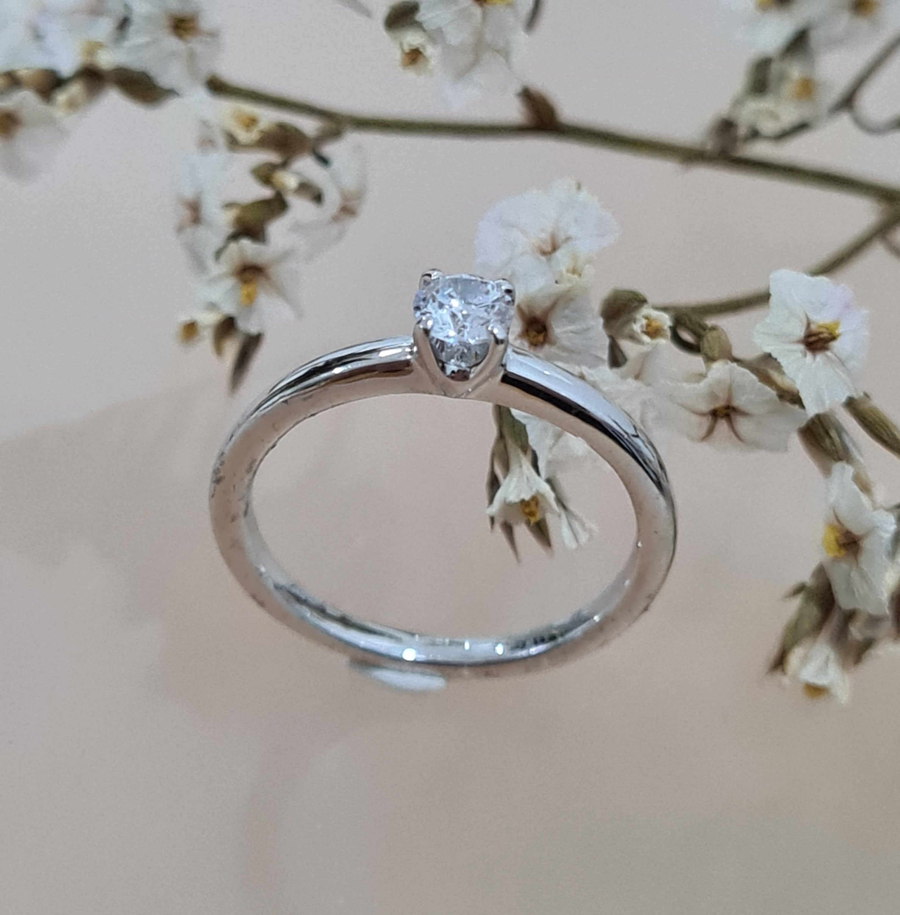 0.40 carats Diamond Simulants Engagement Ring