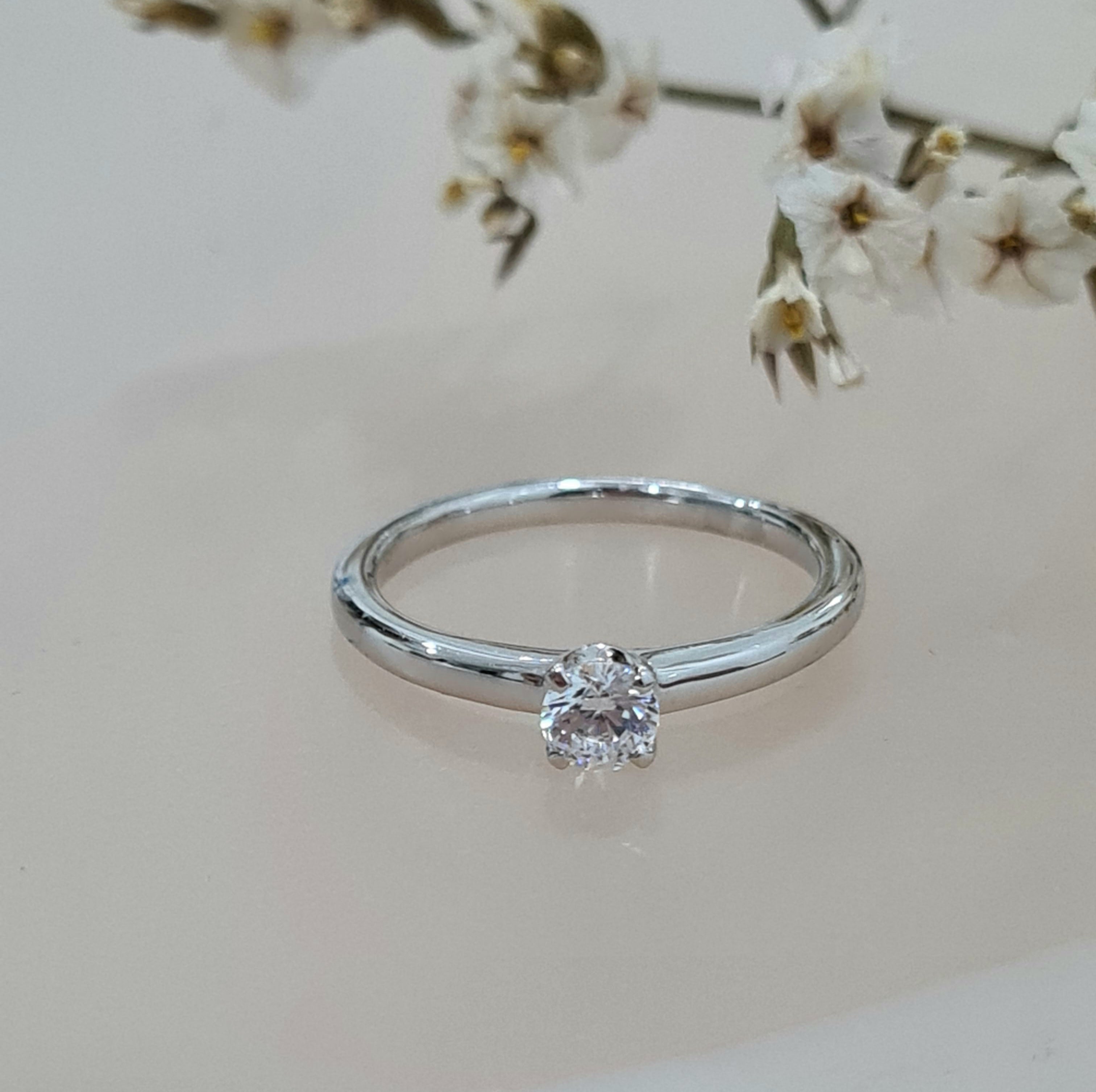 0.40 carats Diamond Simulants Engagement Ring