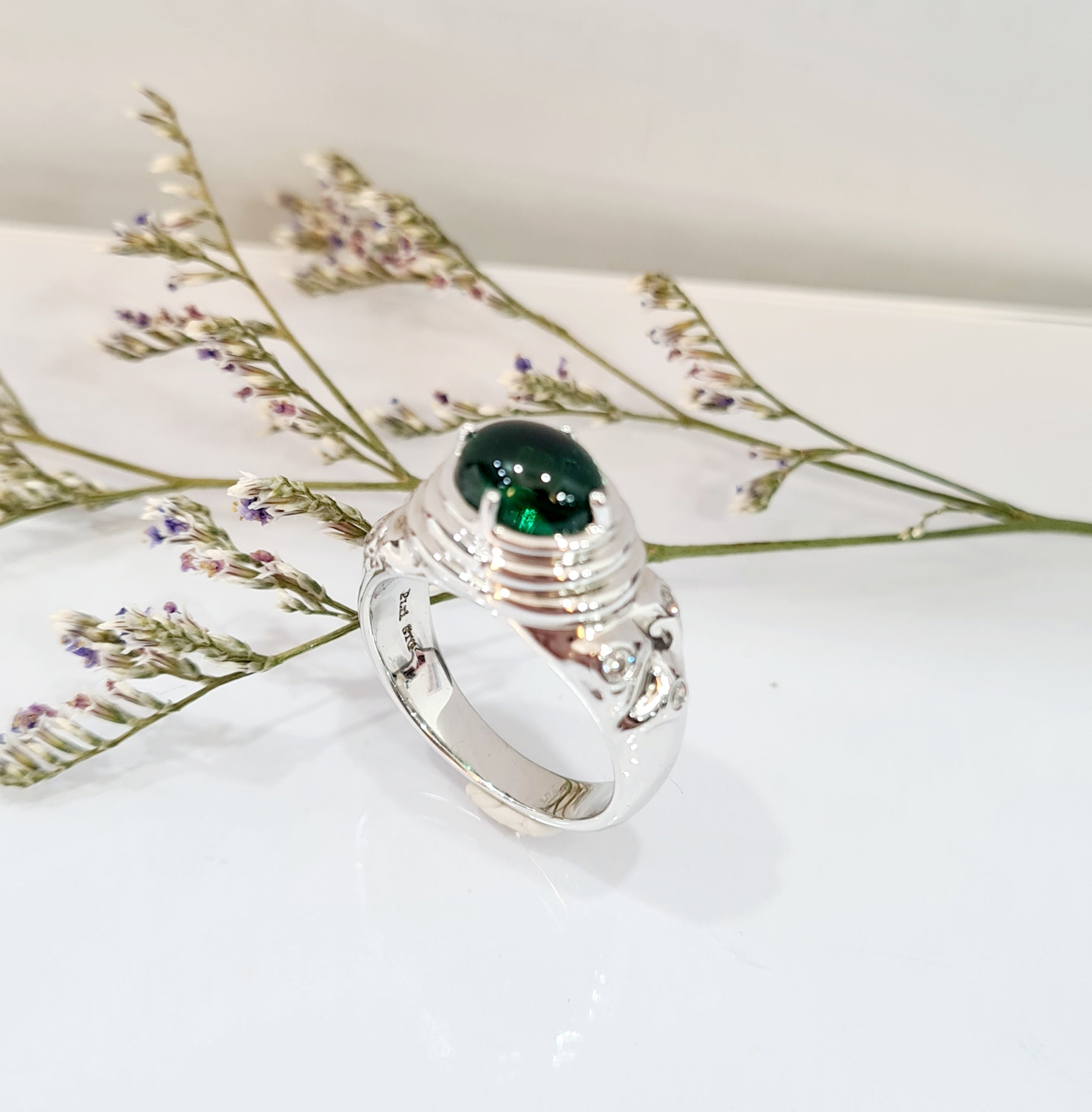 Cabochon Emerald Ring