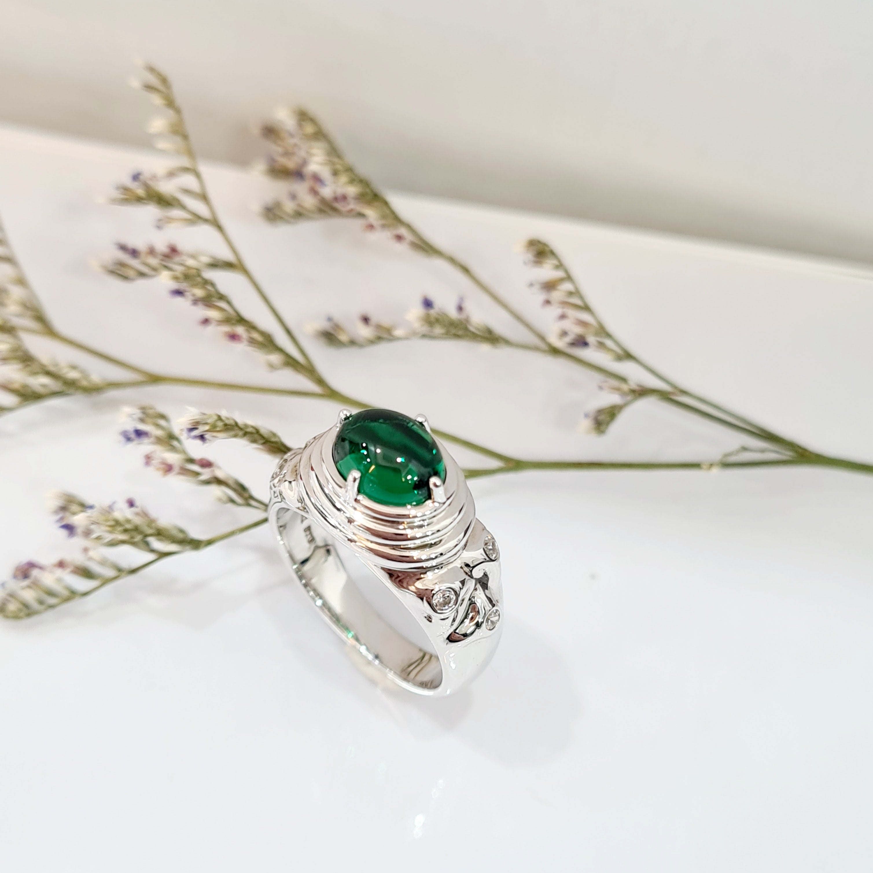 Cabochon Emerald Ring