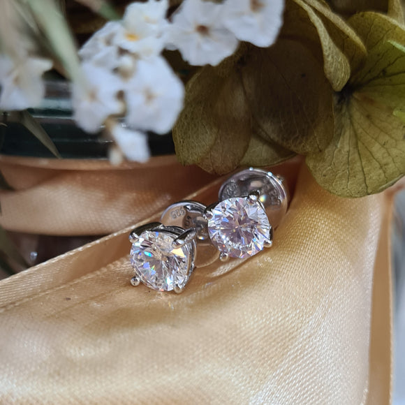 1.00 carats Four prongs Solitaire Earring