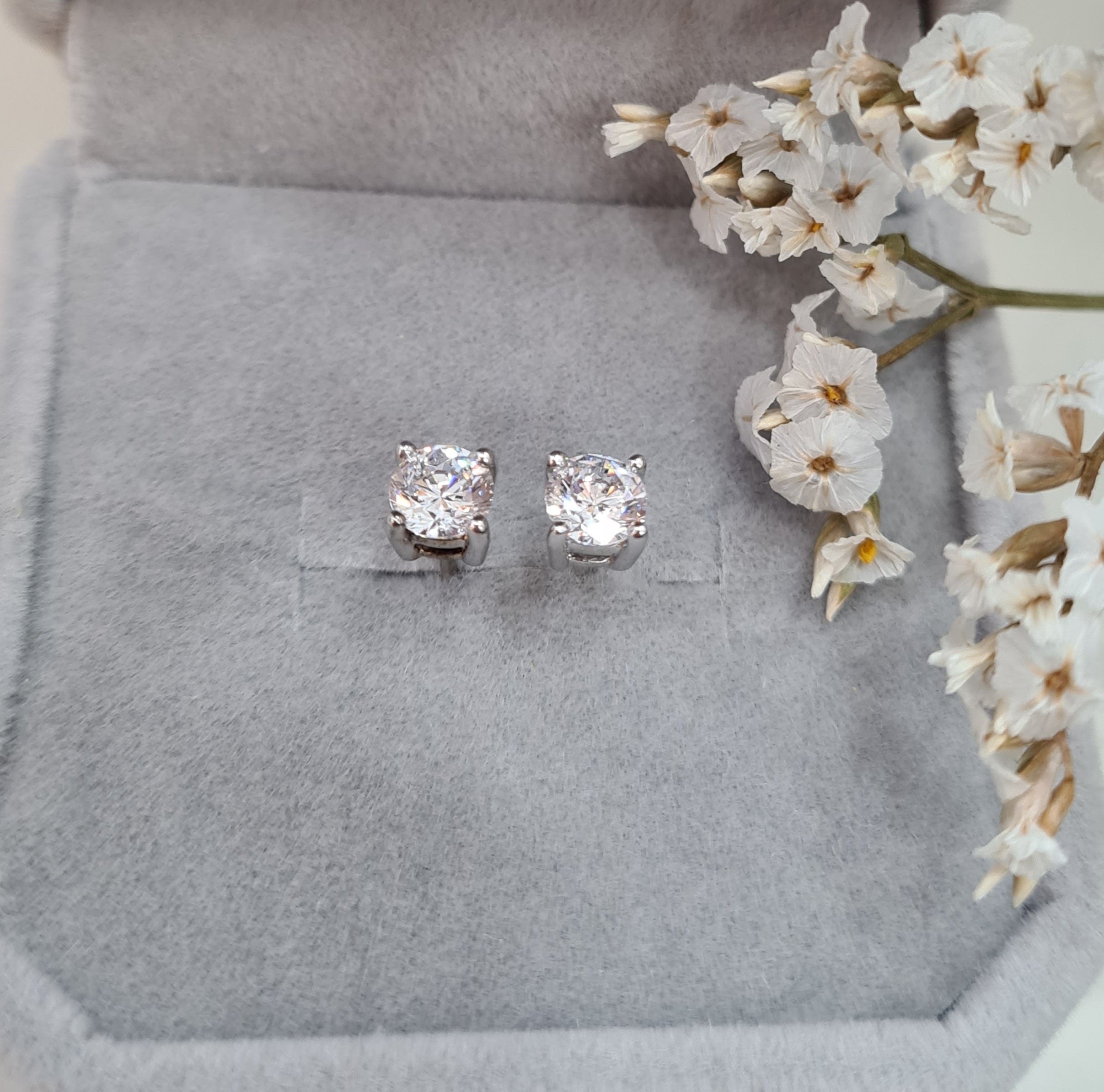 0.35 carats Diamond Simulants Solitaire Earrings