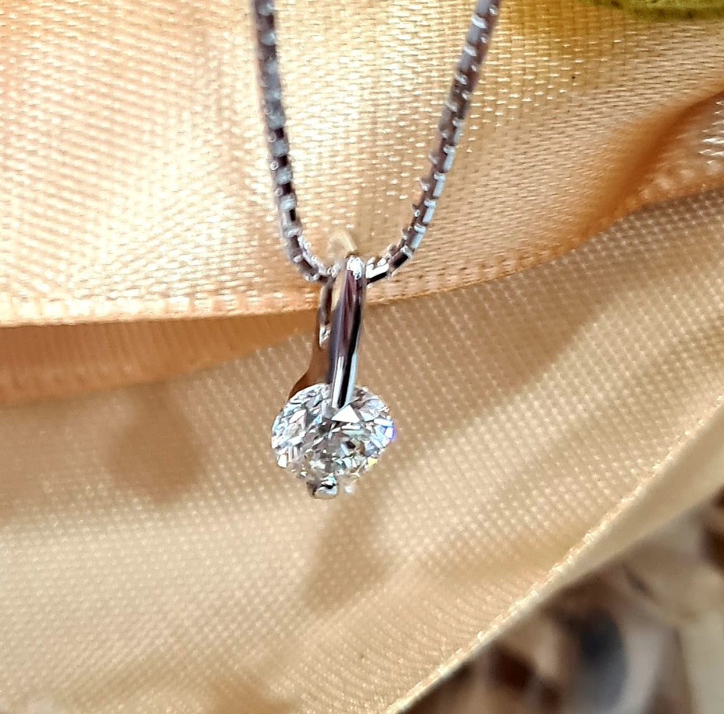 Brilliance Diamond Oscillation Pendant