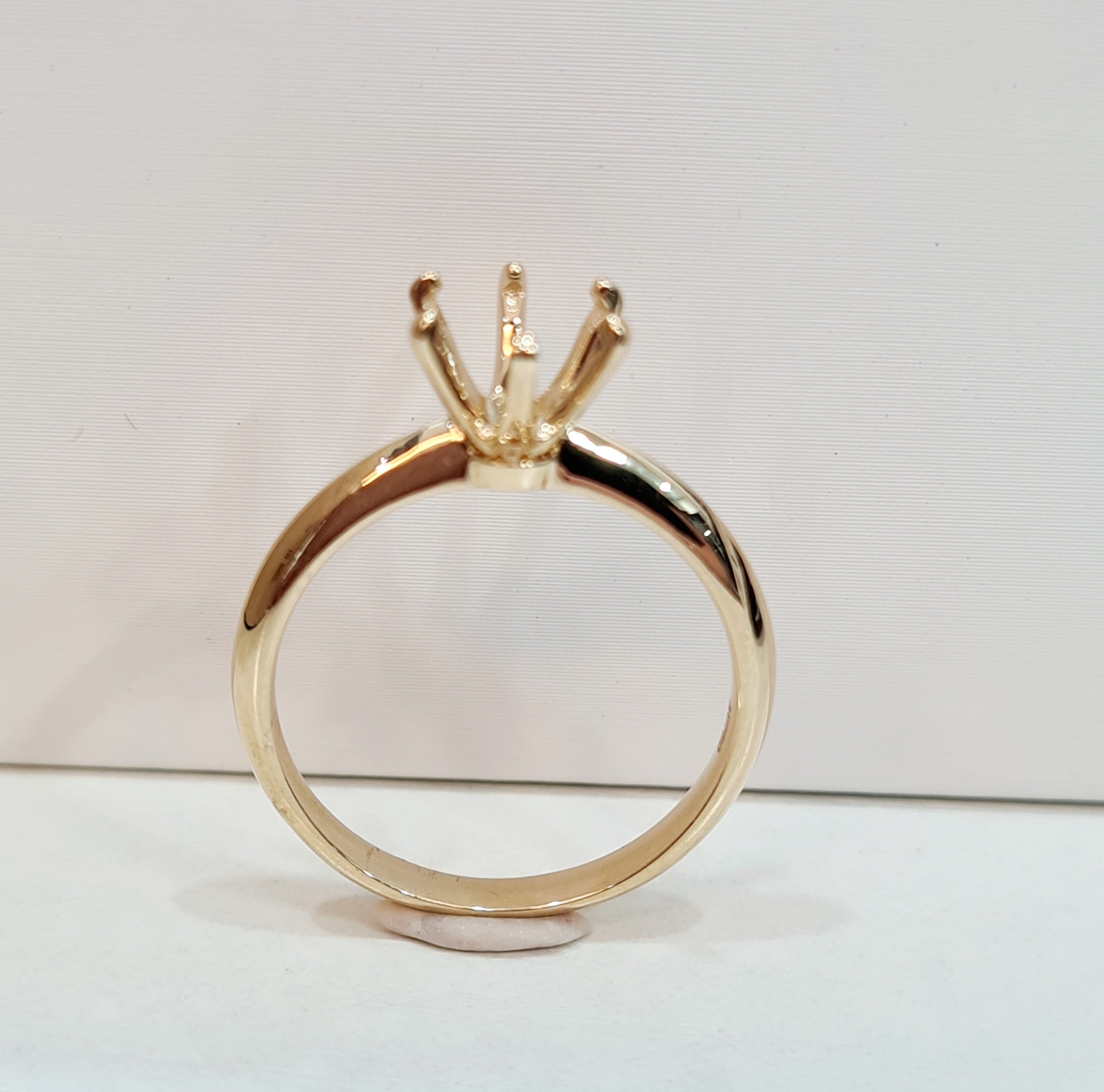 750 Yellow gold Solitaire Engagement Ring Setting