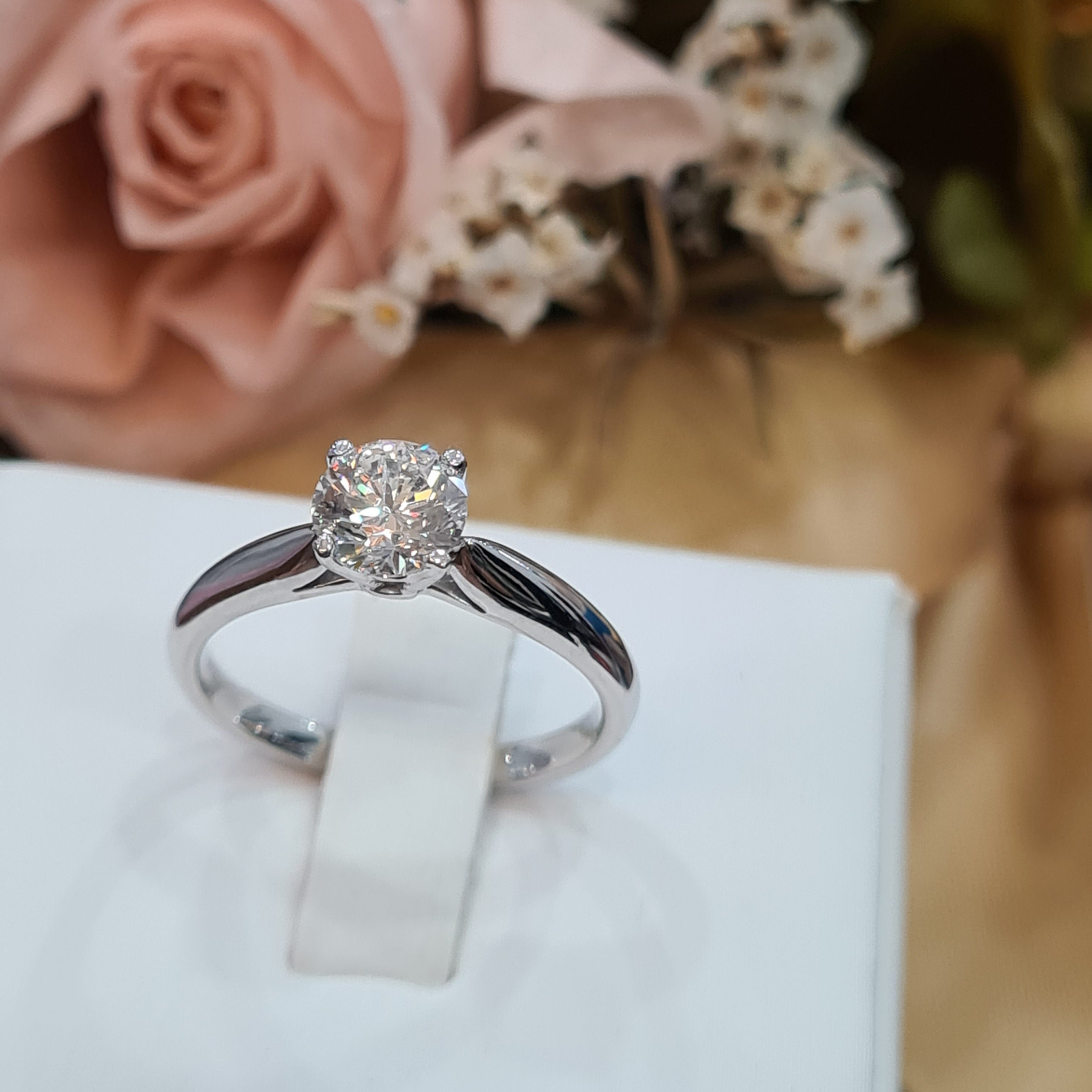 Ribbon Four prongs Diamond Engagement Ring