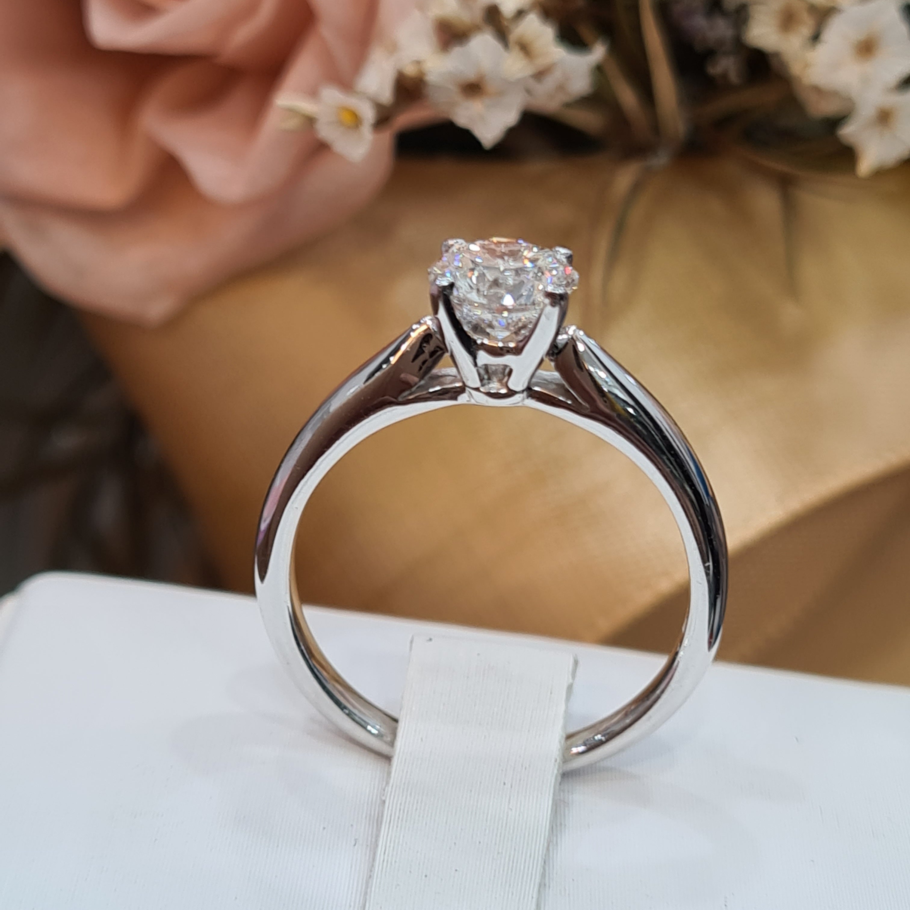 Ribbon Four prongs Diamond Engagement Ring