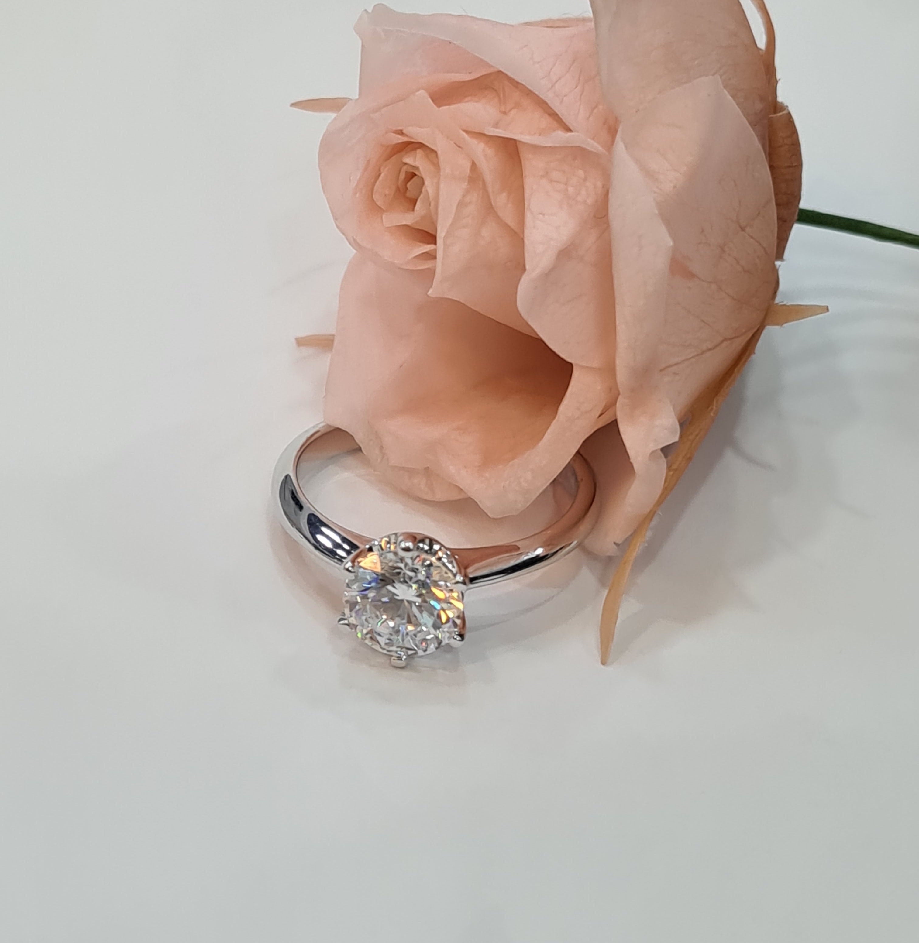 1.25 carats Solitaire Engagement Ring
