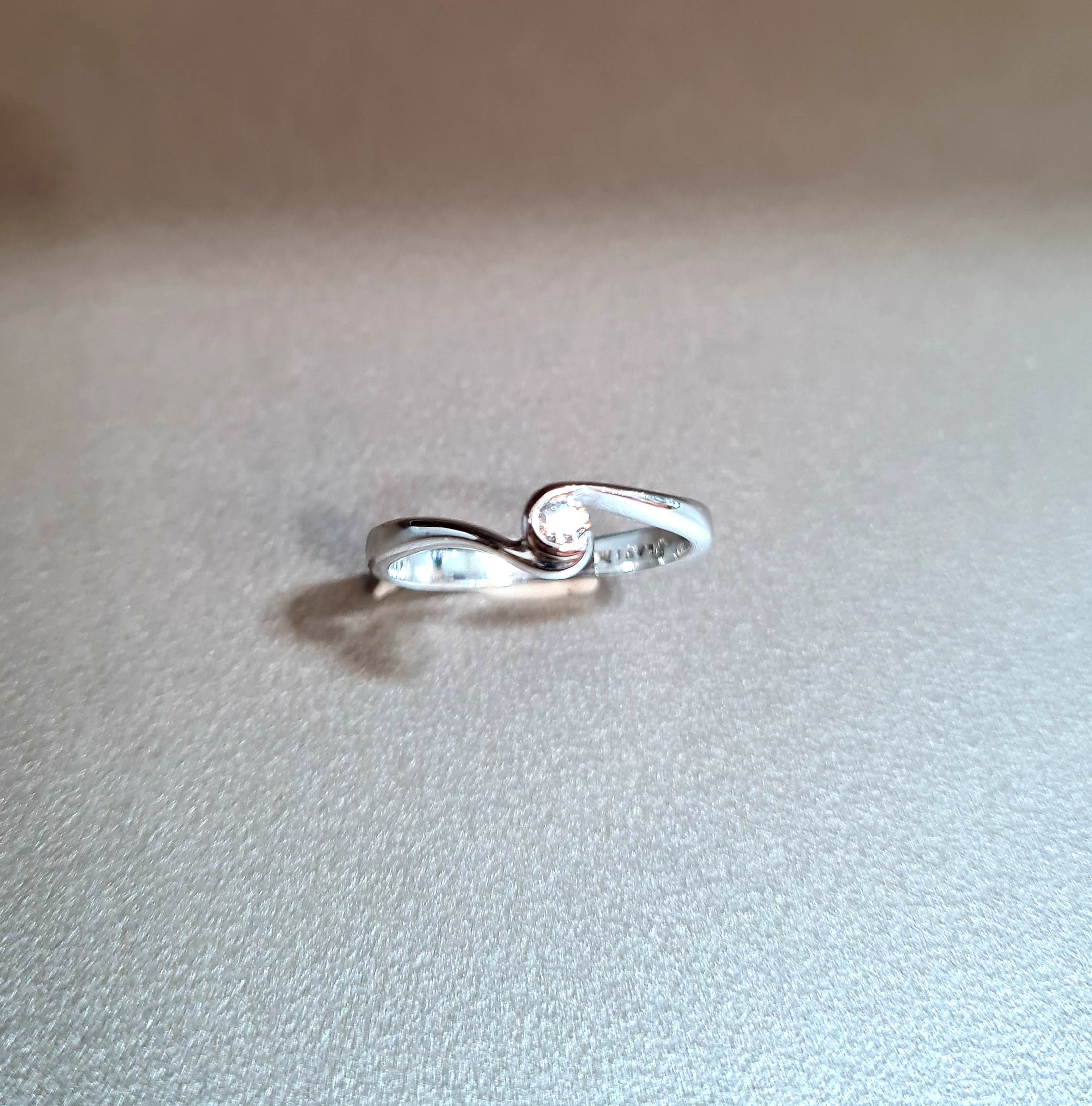 Dainty Shank Scintilli Ring