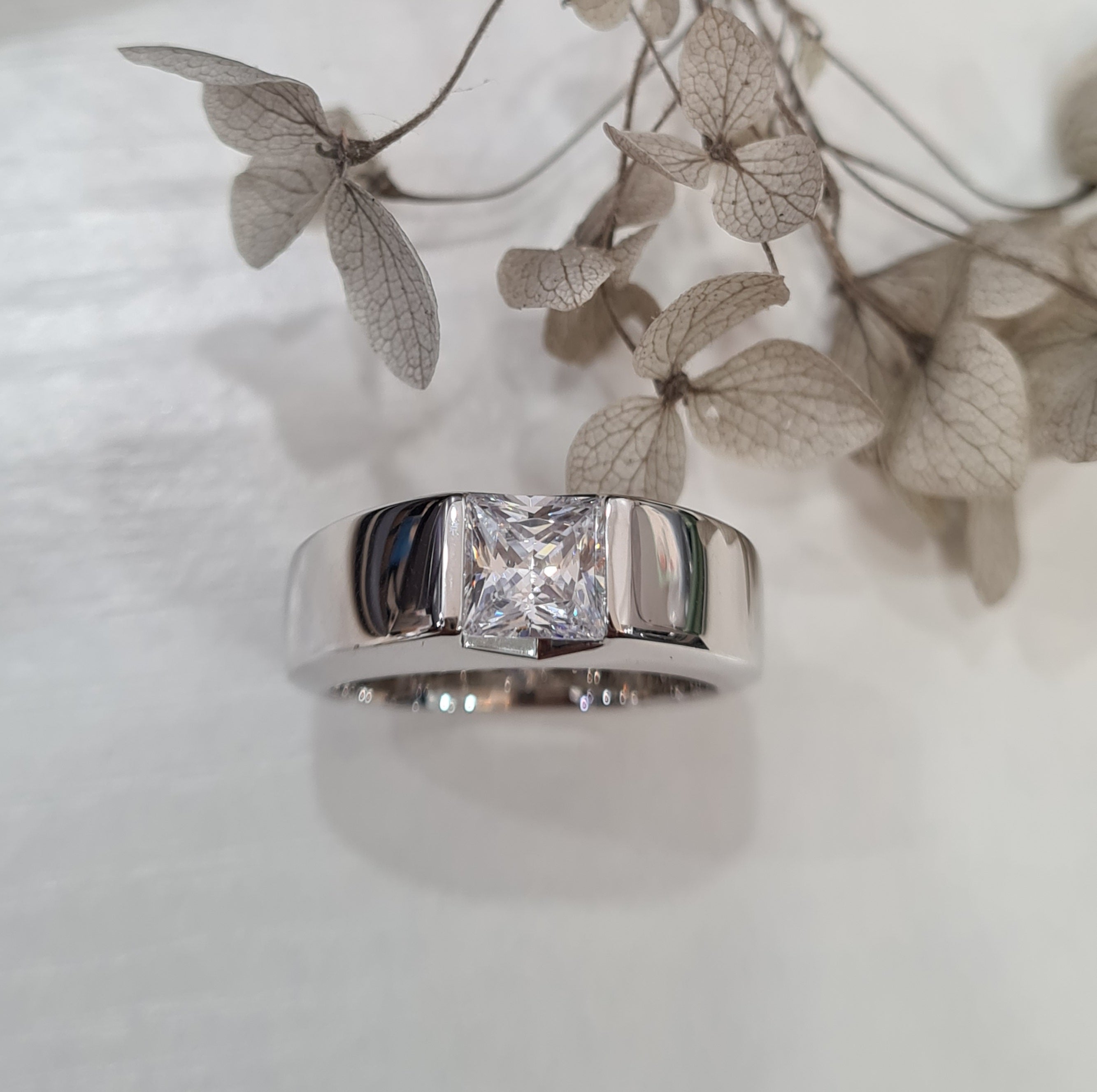 Tank Band Princess cut Promise Ring