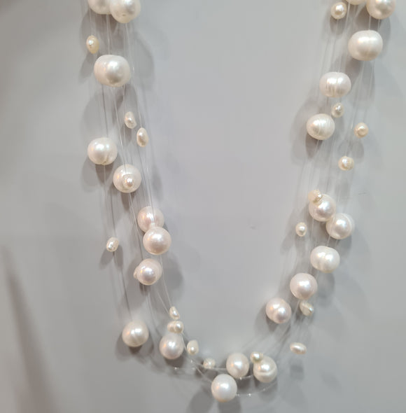 Fashionable Pearl Necklace