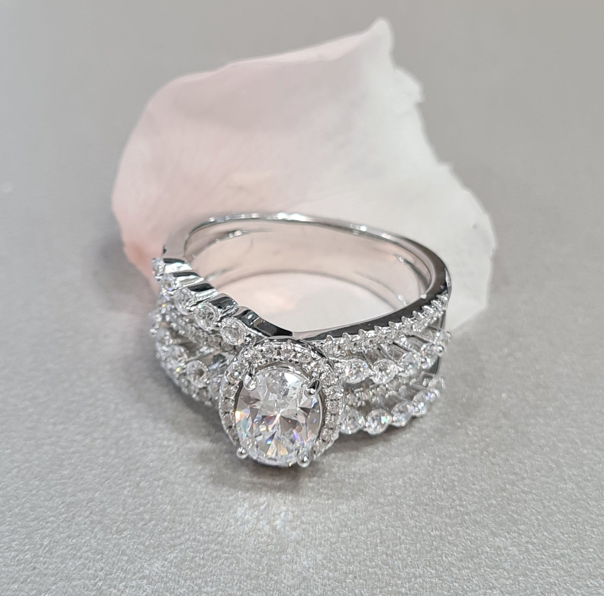 Oval Halo Shank Scintilli Ring