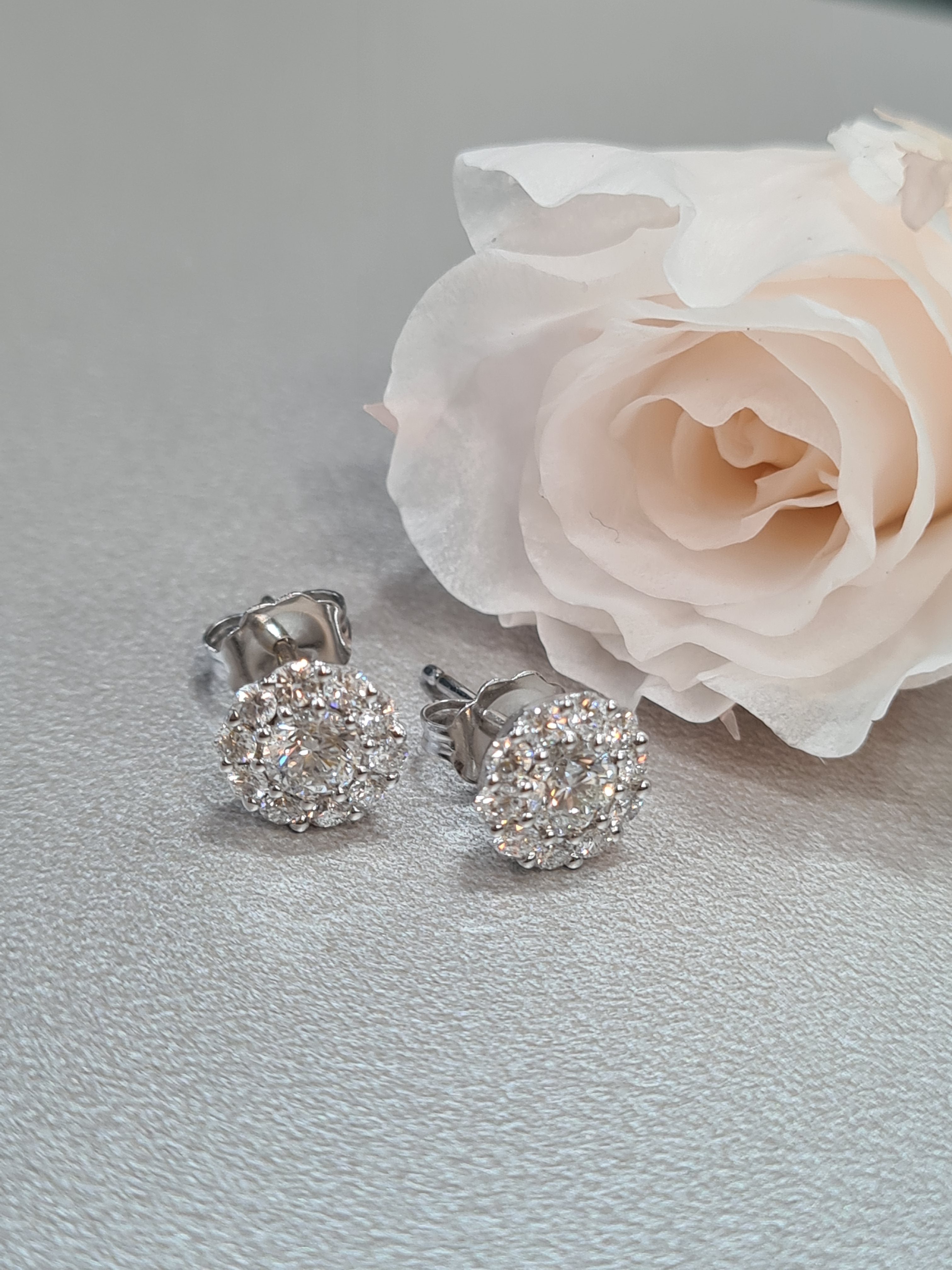 18k Floral Diamond Earrings