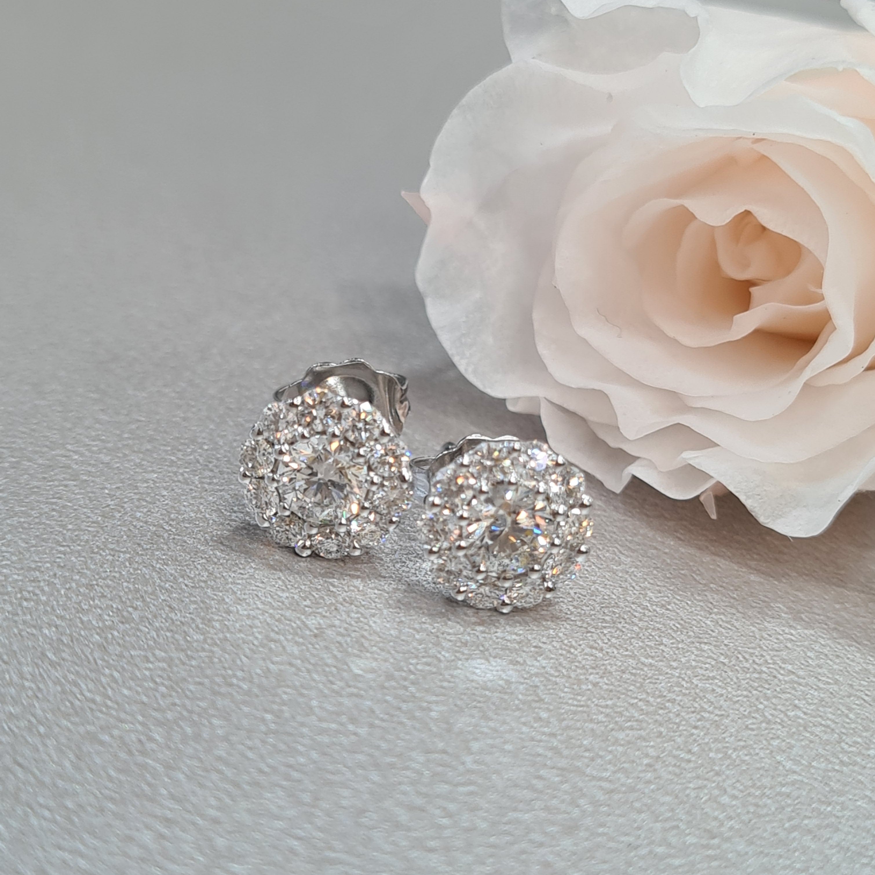 18k Floral Diamond Earrings