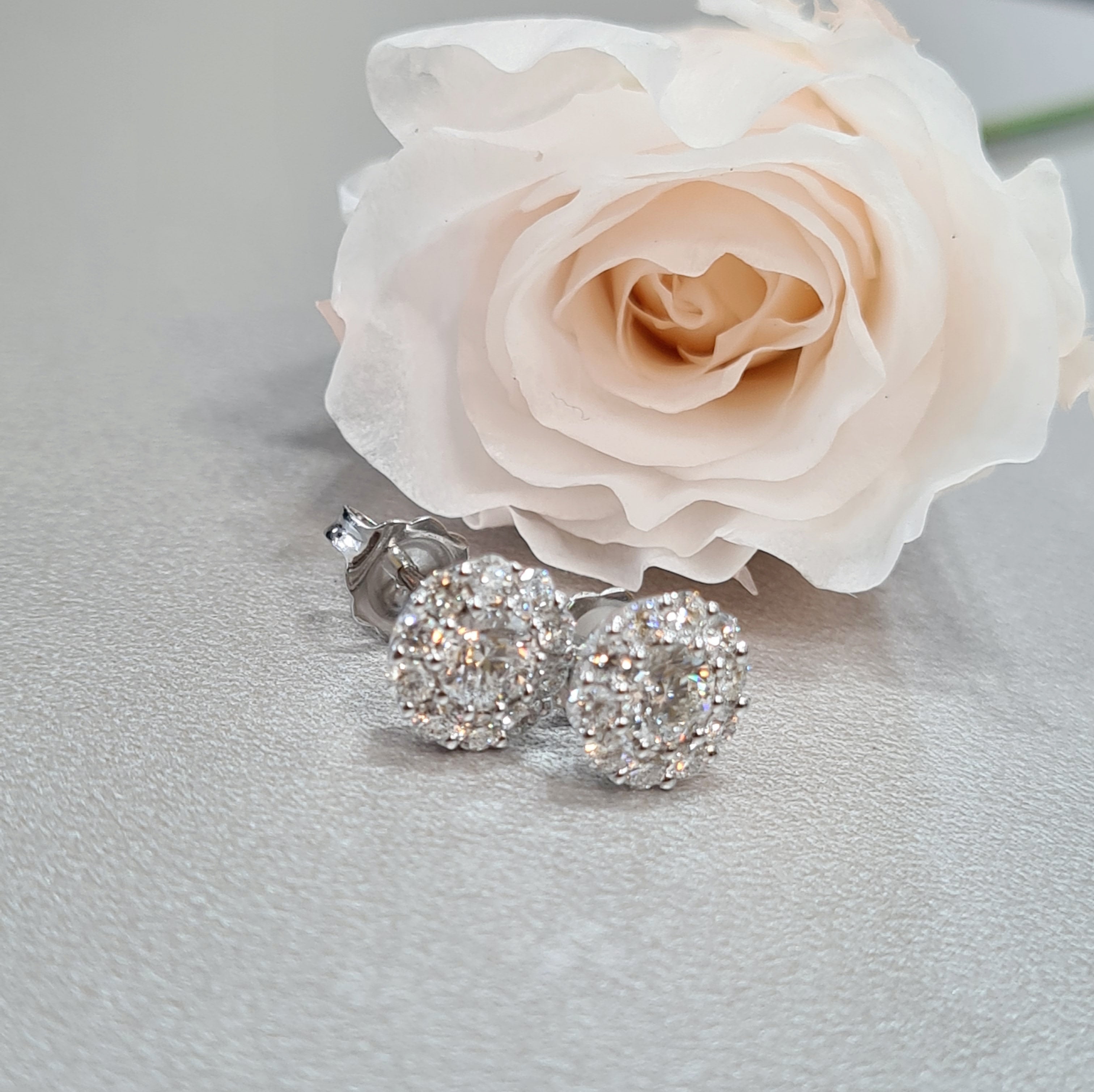 18k Floral Diamond Earrings