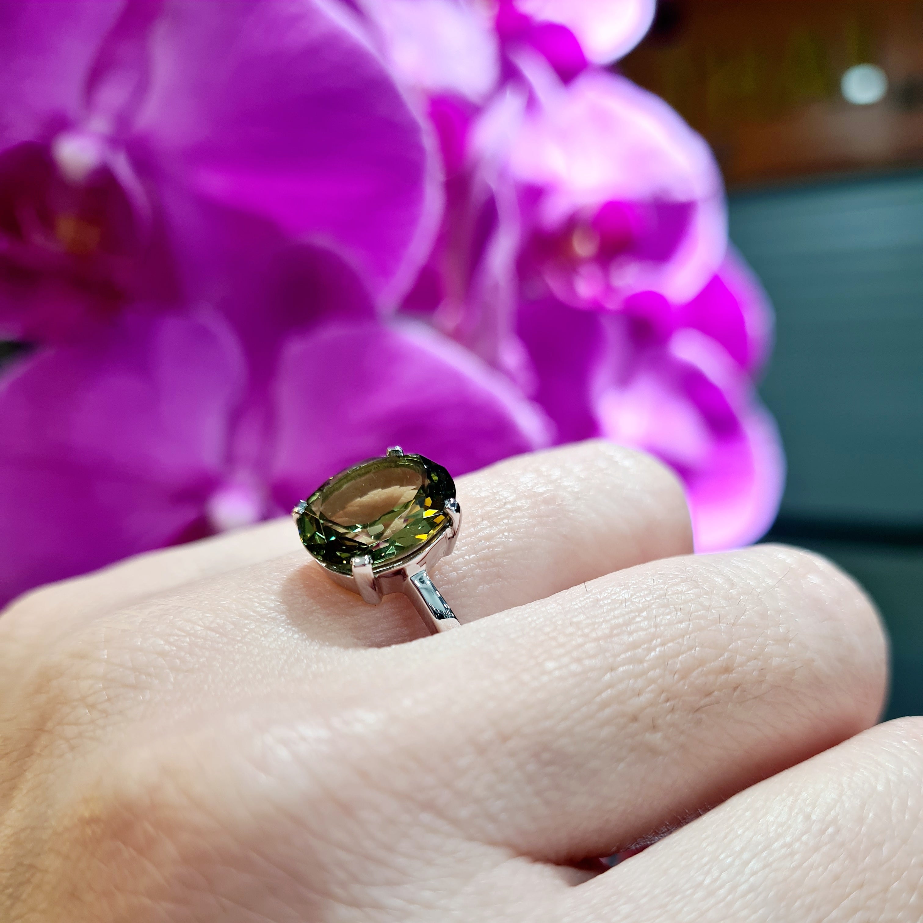 Classic Oval Shape Peridot Ring