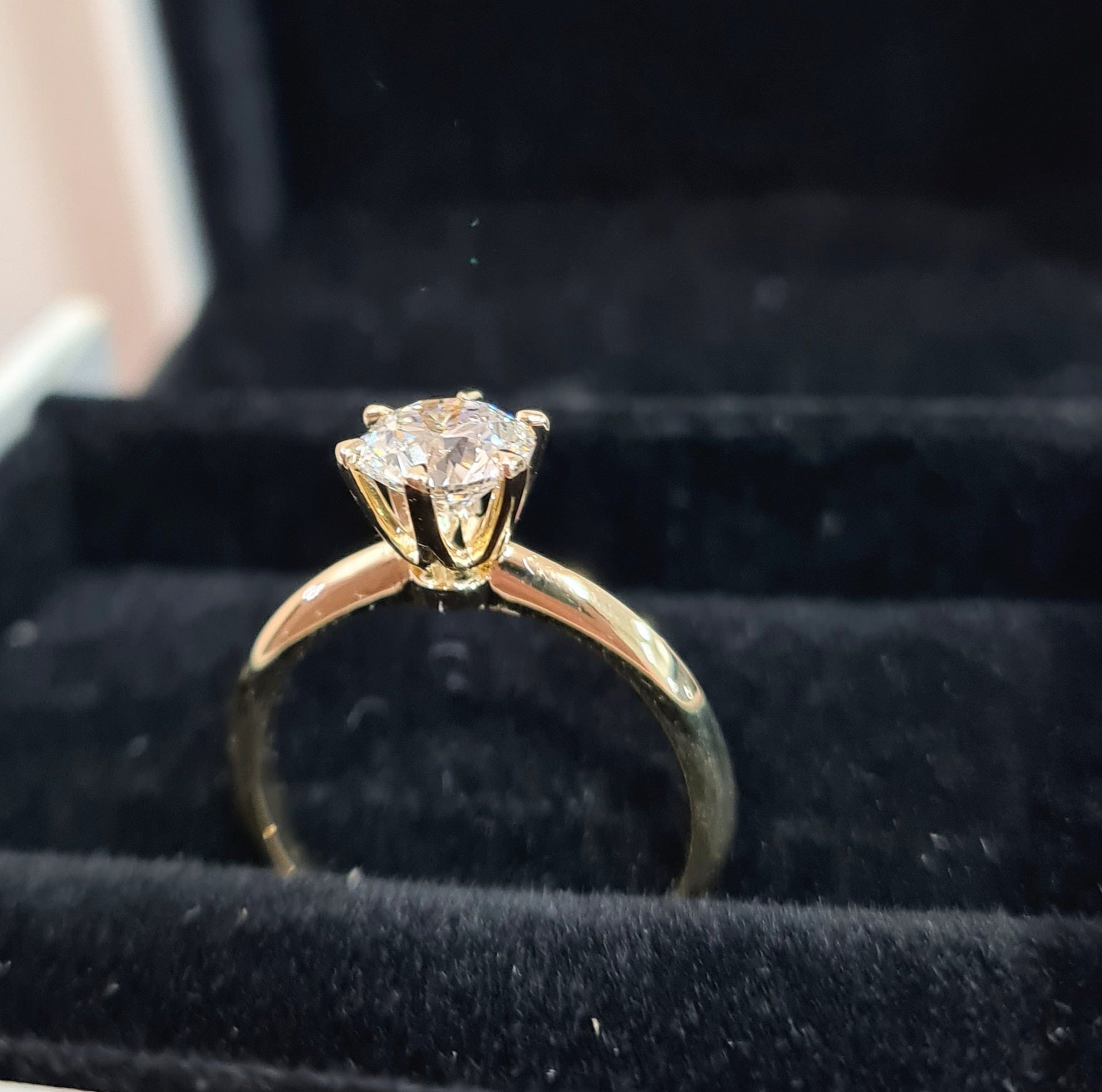 18k yellow gold Classic Diamond Ring