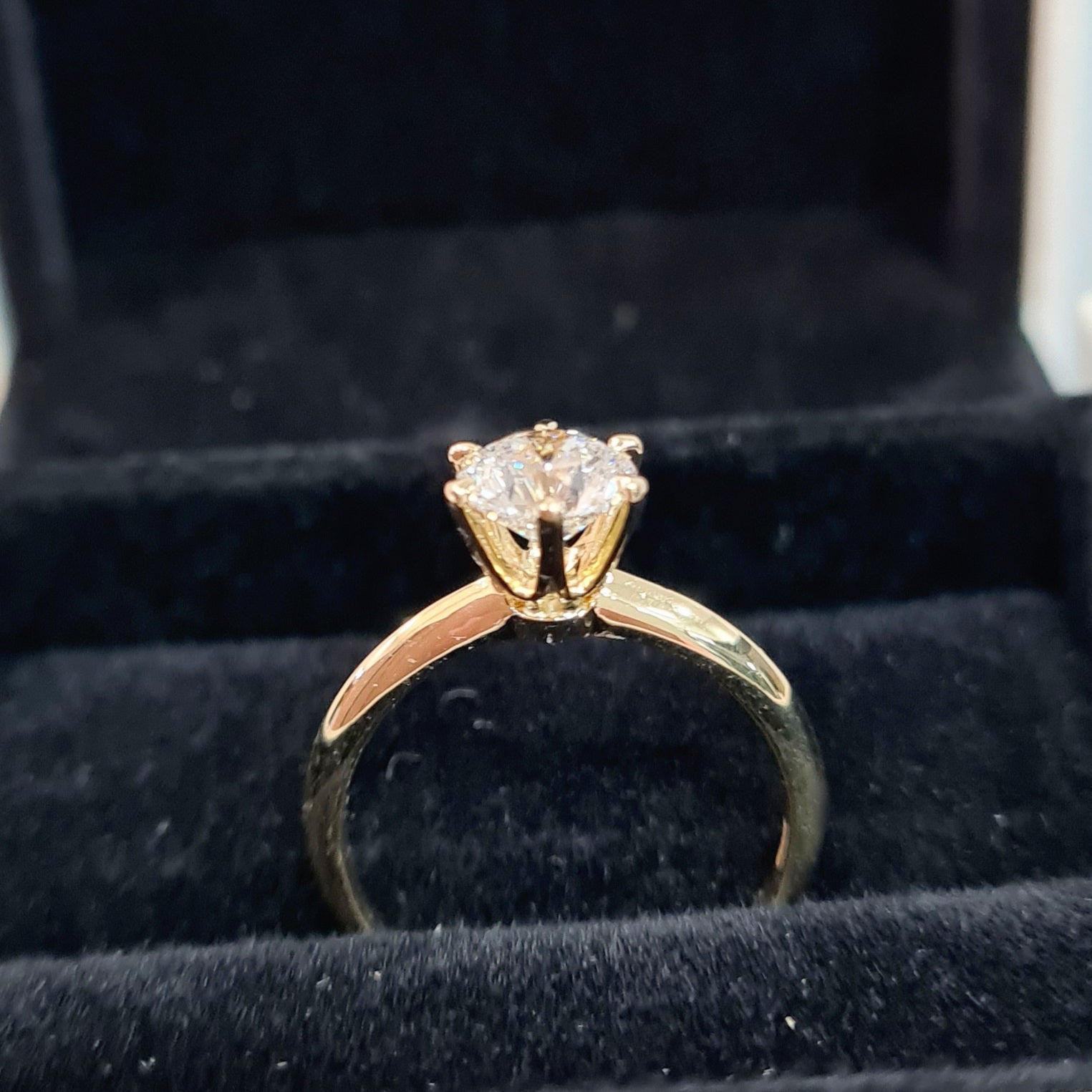 18k yellow gold Classic Diamond Ring
