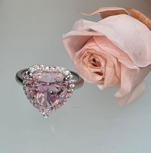 Halo Pink Heart shaped Scintilli Ring