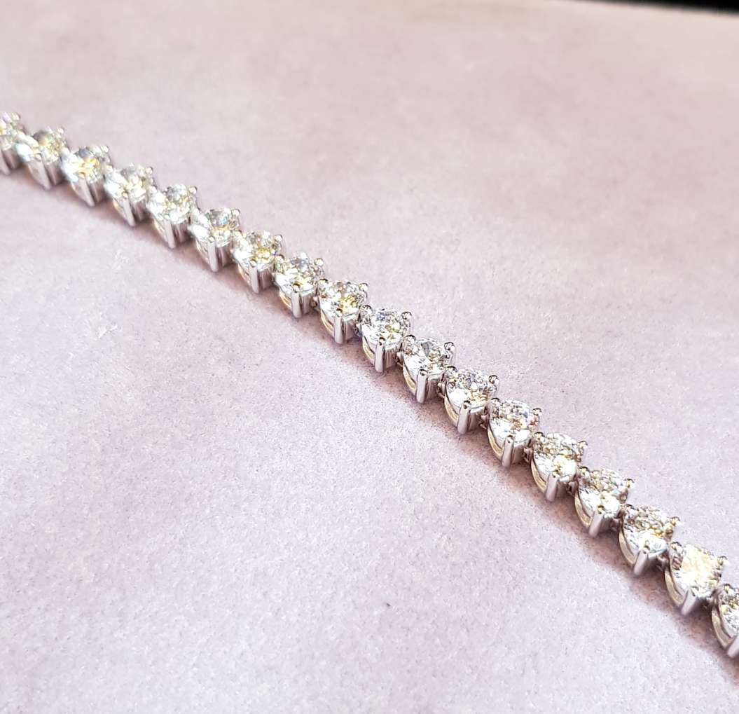 Round Simulated Diamond Three Prongs Tennis Bracelet