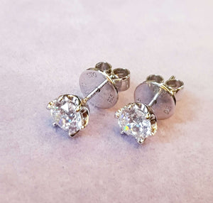 0.75 carats Solitaire Earrings