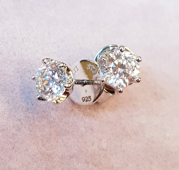 0.75 carats Solitaire Earring