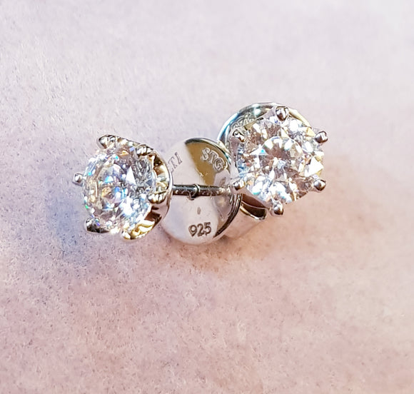0.75 carats Solitaire Earring