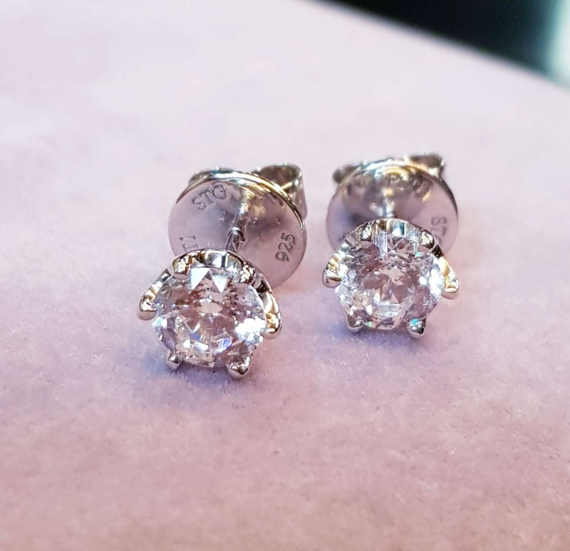 75 carats Solitaire Earrings