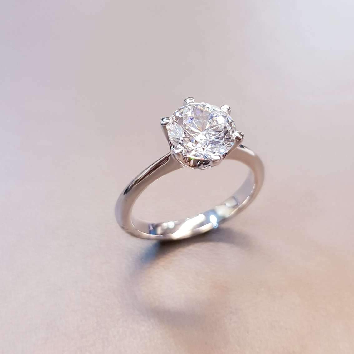 2.00 carats Solitaire Engagement Ring