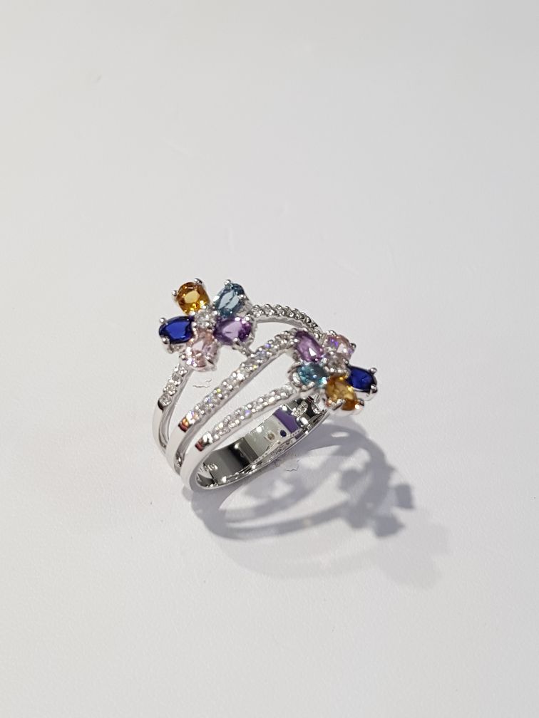 Graceful Mix Gems Ring