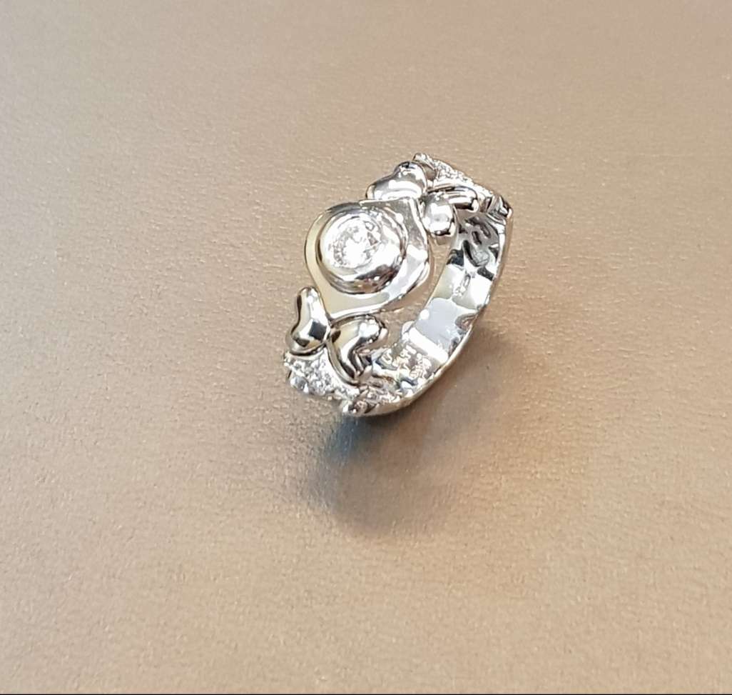 Unique Scintilli Ring