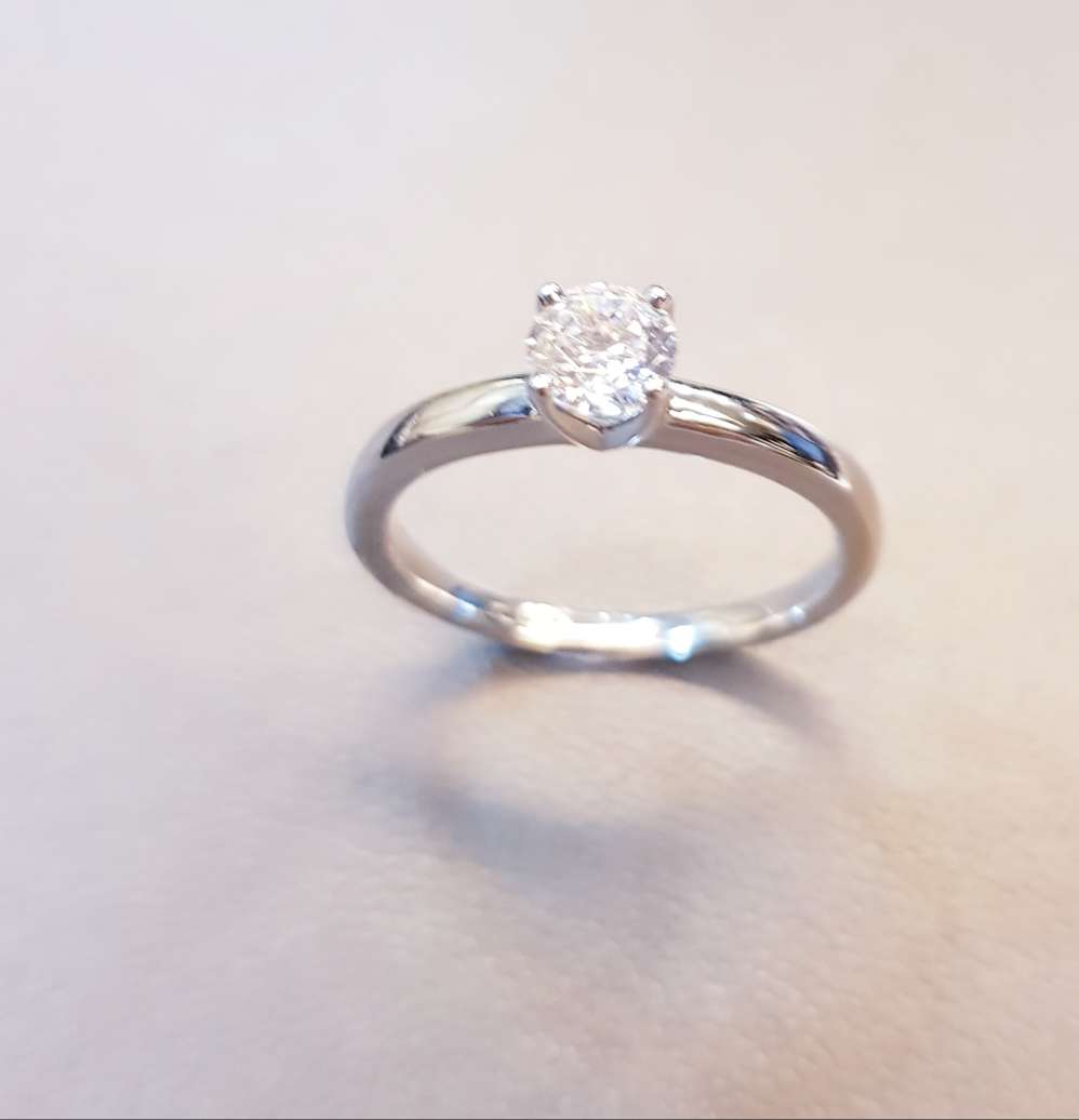 Beautiful V Setting Solitaire Ring