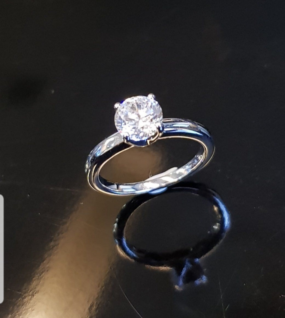 Solitaire 4 claws Ring