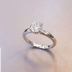 Solitaire 4 claws Ring