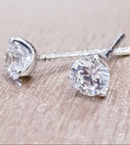 0.30 carats Diamond Simulants 3 Claws Solitaire Earring